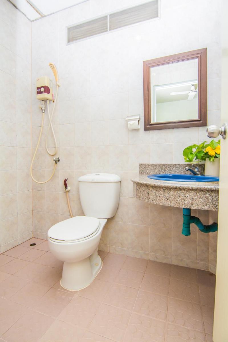 Hotel Sutus Court 5 Pattaya Zimmer foto